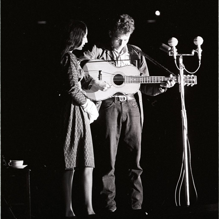 Joan Baez and Bob Dylan - photo by Hank Parker